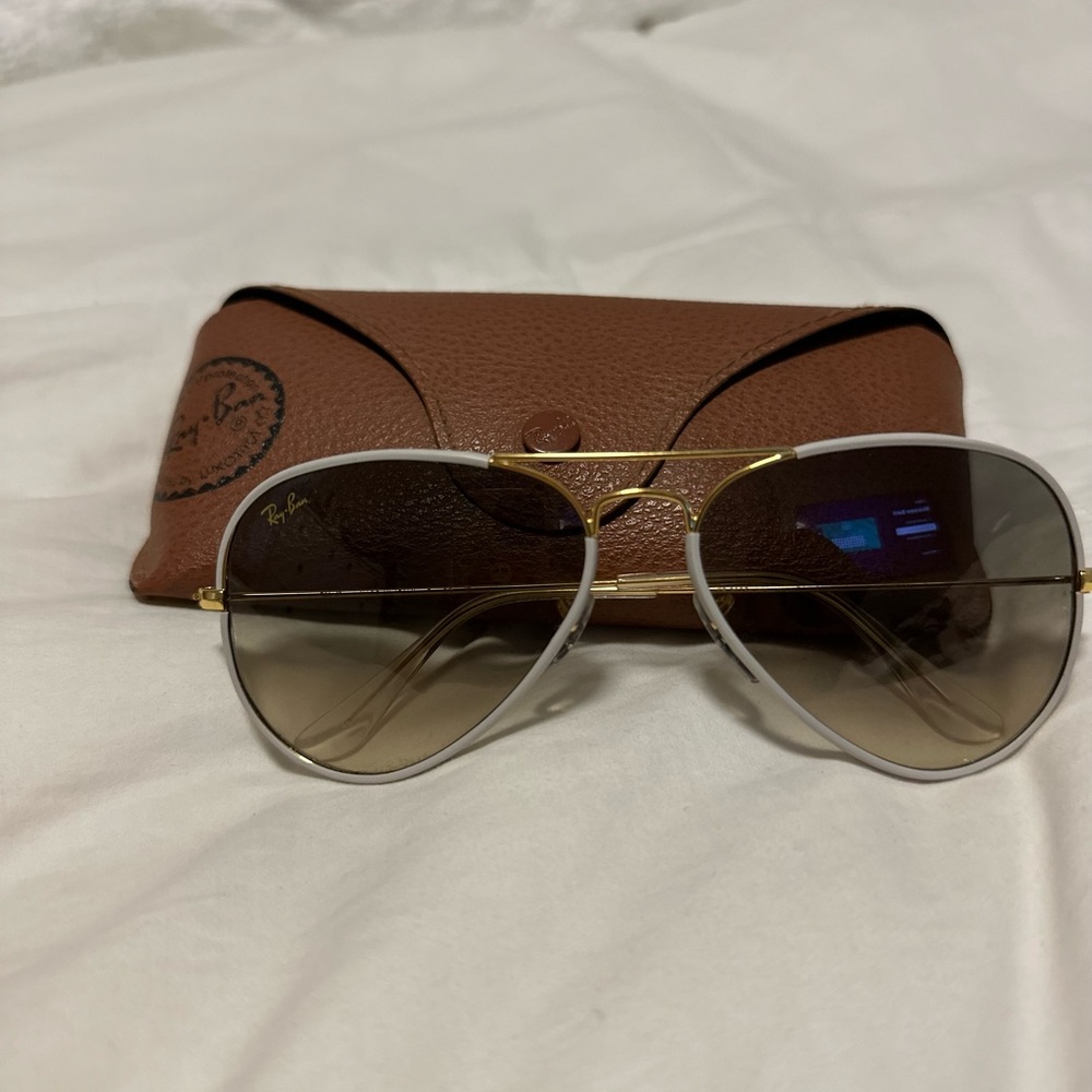 Ray-Ban Gold Brown Aviator Sunglasses Iconic Design